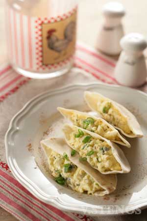 Spicy Egg Salad with Greek Yogurt in Pita Pockets