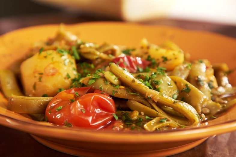 Fasolakia Yiahni (Green Beans in Tomato Sauce) Mediterranean Diet