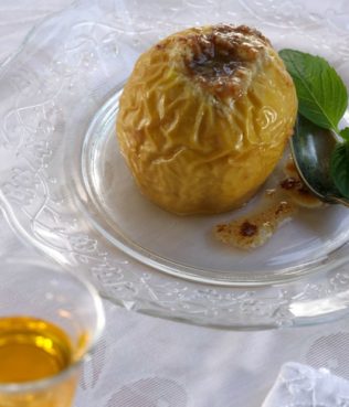 Baked Apples Stuffed with Halva