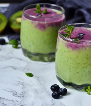 Kiwi blueberry smoothie