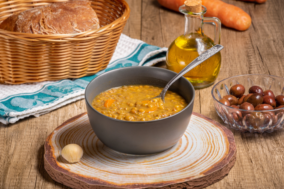 Greek Lentil Soup - Fakés